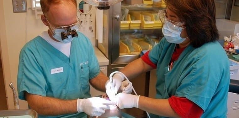 Odontología (dentistería), una de las tantas profesiones reglamentada